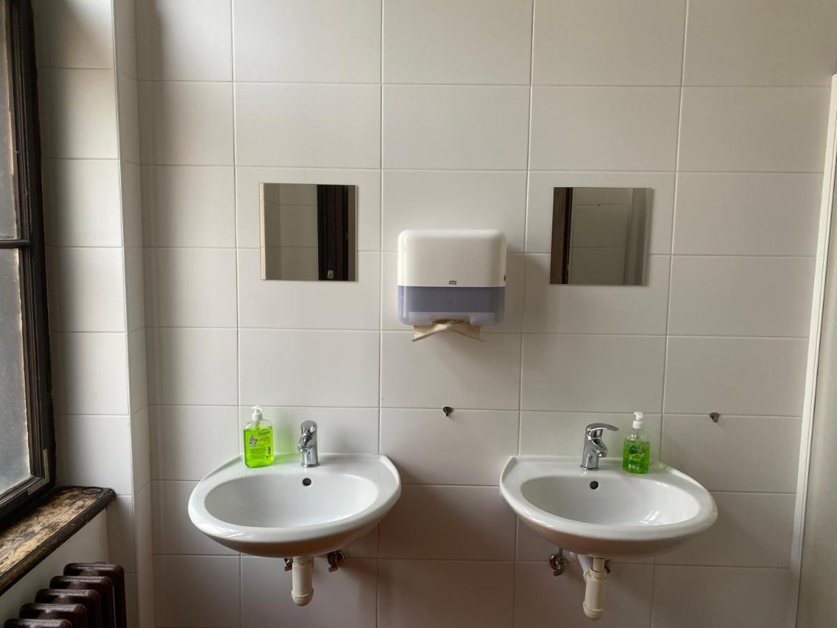 Hostal Emma *